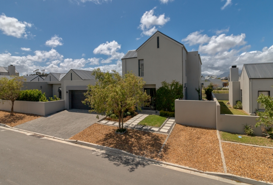 3 Bedroom Property for Sale in Aan de Wijnlanden Western Cape